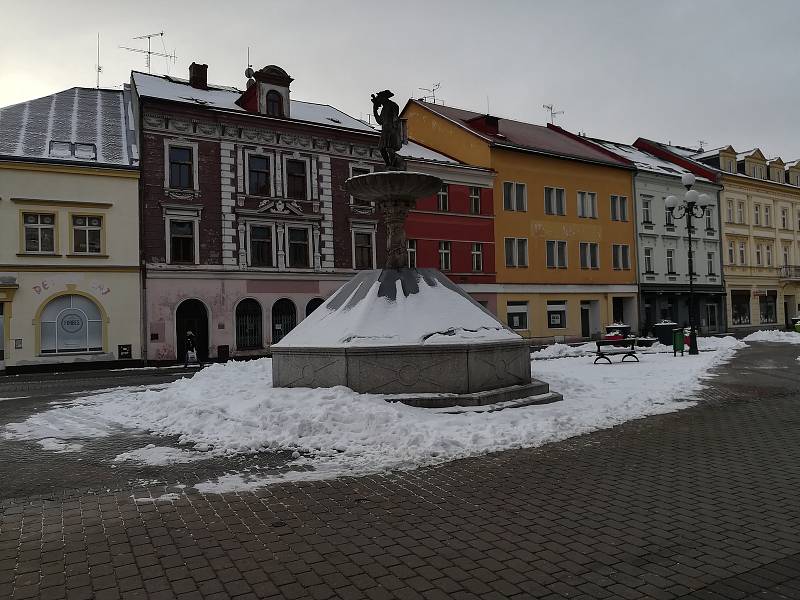 Tři objekty na Starém náměstí, které patří městu. Ve dvou z nich bude nová knihovna.