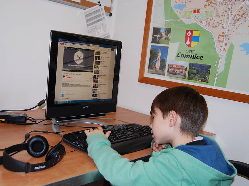 Školáci využívají v knihovně internet zdarma