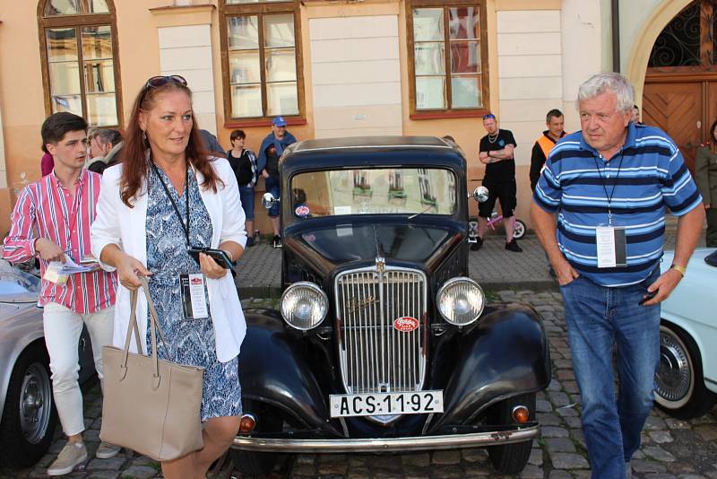 O víkendu zavítala do Lokte Prague retro rallye.
