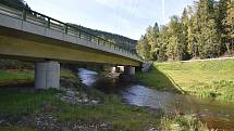 Nová křižovatka stojí nad řekou Svatavou. Stála 138 milionů korun