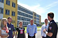 Zástupci chebské pobočky společnosti DHL při návštěvě kynšperské věznice.