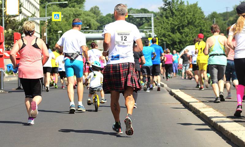 Čtvrtý ročník Sokolovského 1/4 maratonu přilákal na trať více než šest stovek běžců.