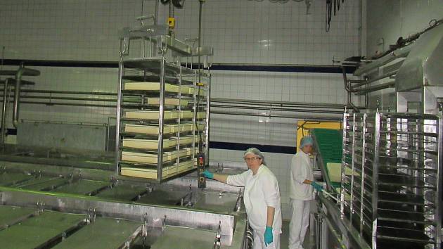 Necelý rok od položení základního kamene, byla v závodě Madety v Plané nad Lužnicí dokončena stavební část nové sýrarny, nyní je montována výrobní technologie.