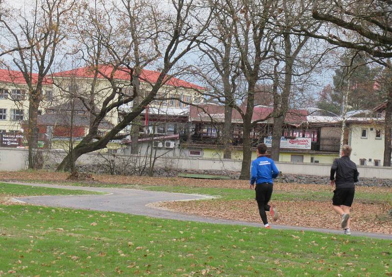 Už na podzim se na nový povrch v Soběslavi za řekou Lužnicí vydávali první sportovní nadšenci.