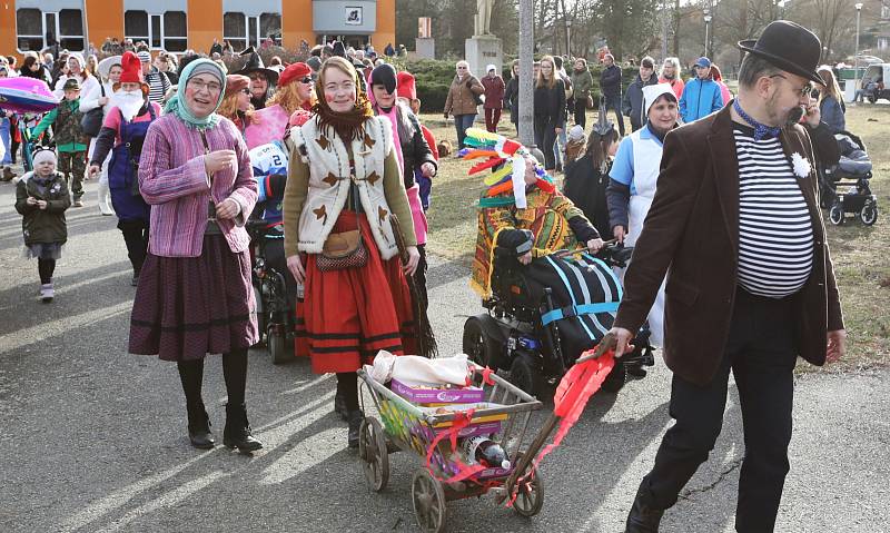 Veselští se rozhodli po letech obnovit tradici masopustního veselí, maškary prošly městem v sobotu 15. února odpoledne.