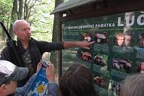 Národní přírodní památka se nachází na 300 metrové hrázi rybníka Luční. Pavel Špinar zde od roku 1988, kdy byla vyhlášena jako první v Československé republice vůbec, zachytil na 530 druhů hub z toho 28 hřibovitých.