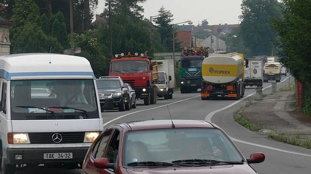 Při průjezdu Planou nad Lužnicí se řidiči musí obrnit trpělivostí.