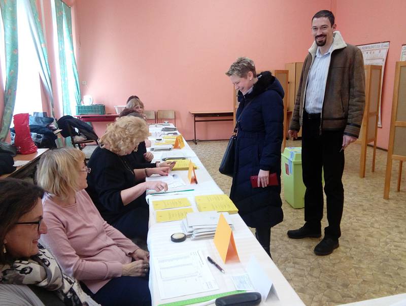 Volby v Táboře - volební okrsek č. 1 na Mikuláše z Husi.