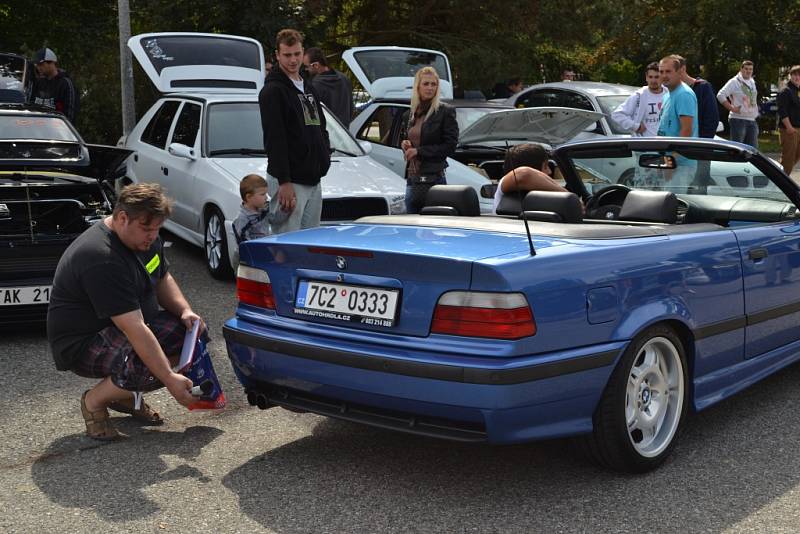 Před zimním stadion v Táboře se v sobotu konal šestý Supercars meeting. 