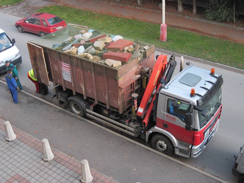 Přestože žil jako na skládce odpadu, státu odkázal 1,6 milionu korun.