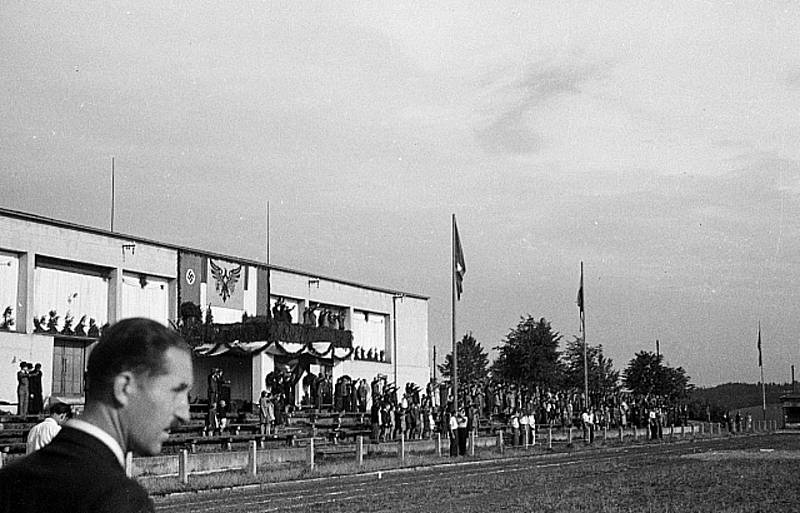 Tábor během druhé světové války a německé okupace. Fotografie pocházejí z táborského atelieru Šechtl a Voseček. Zveřejňujeme je s laskavým svolením Marie Šechtlové.