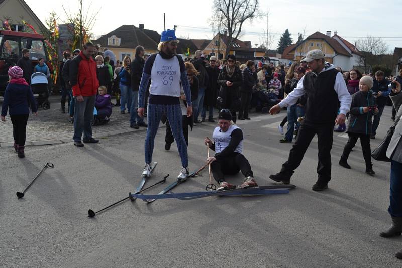 Skalický masopust měl na trase zastávku v Želči. 