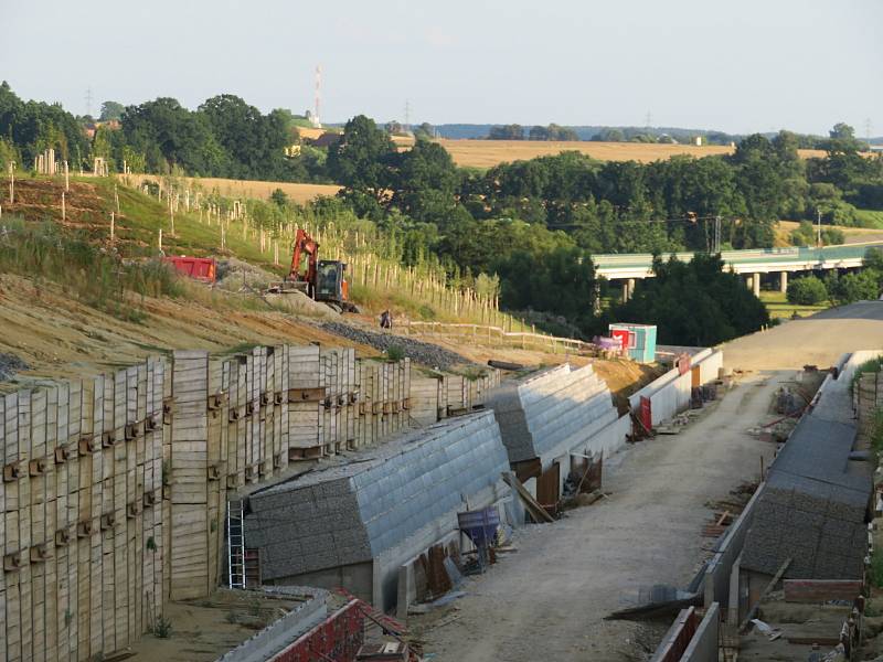 Tudy do dvou let posviští rychlíky. Prohlédněte si, jak povyrostl koridorna Táborsku.