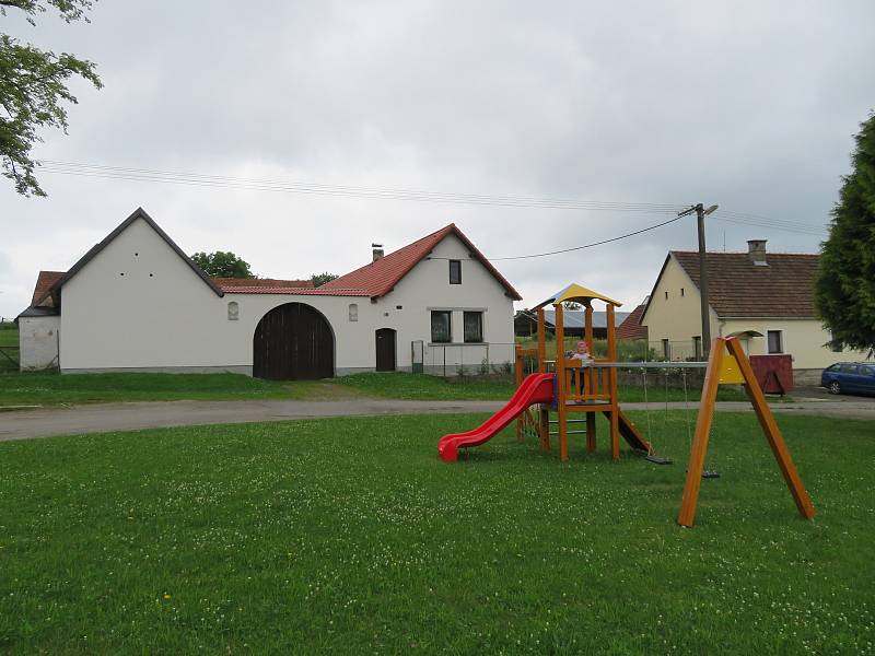 Košice se nachází nedaleko Soběslavi v jihočeském kraji. Historie obce sahá až do 13. století. Obec se skládá za tří místních částí Košice, Doubí a Borek.