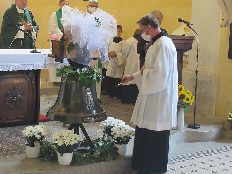 Planá nad Lužnicí se dočkala po letech satisfakce, kostel zasvěcený svatému Václavovi bude mít stejnojmenný zvon. V neděli 27. září ho posvětil pomocný biskup českobudějovický Pavel Posád.