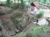 Mimo přírodní krásy lze do Chýnovské jeskyně vyrazit také na jednu z akcí, které se zde pravidelně konají. V blízkosti jeskyně si lze prohlédnout i historické vyřezávané včelíny tzv. kláty.