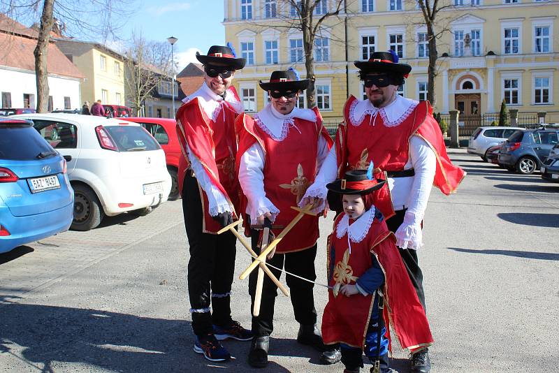 Maškary v sobotu odpoledne prošly Chýnovem.