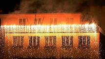 Zahajovací ceremoniál zakončený ohňostrojem z dílny Petra Buriana.