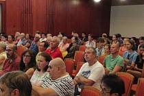 Veřejné projednání dokumentace vlivu záměru průmyslová zóna na životní prostředí - EIA se konalo v soběslavském kulturním domě ve středu 23. srpna od 15 hodin.