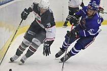Hokejisté Tábora získali v nadstavbě II. ligy dva cenné body za výhru 3:2 po nájezdech na ledě Chomutova.