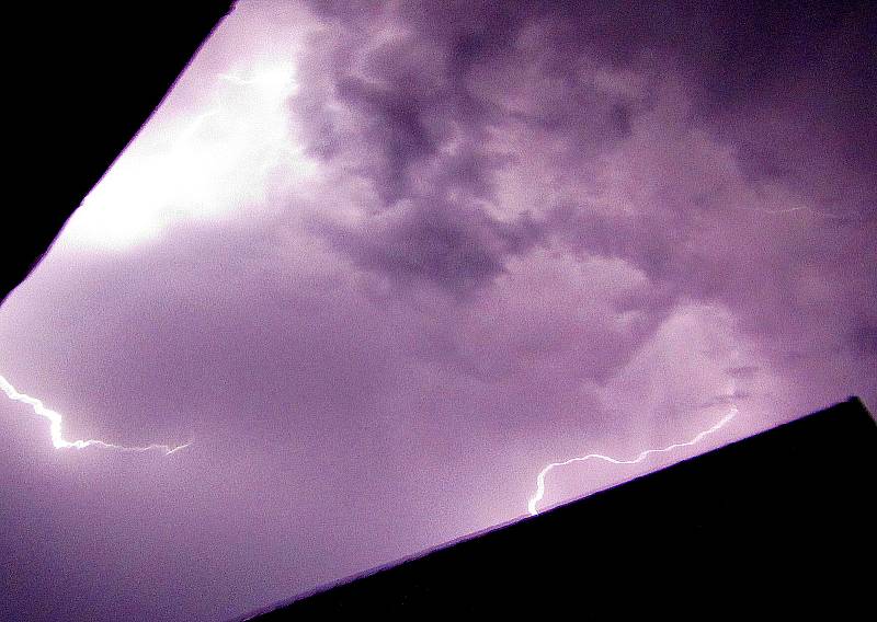Noční bouřka na Táborsku 28. června kolem půlnoci.