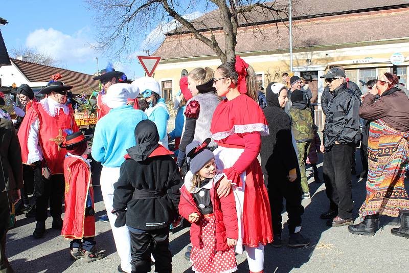 Maškary v sobotu odpoledne prošly Chýnovem.