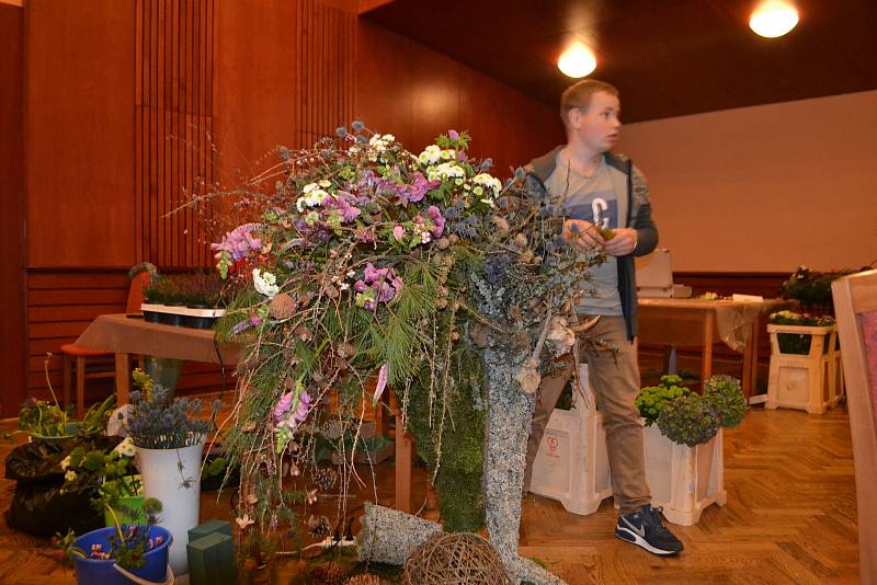 V kulturním domě se ve čtvrtek konal 23. ročník floristické soutěže Soběslavská růže.