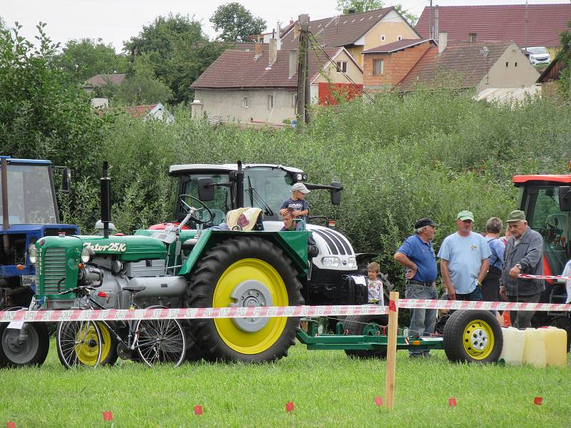 Za mostem v Dráchově se konal v sobotu 17. srpna již 8. ročník traktoriády.