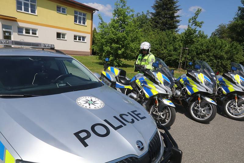 Společná preventivní akce Ředitelství silnic a dálnic (ŘSD), Besip a dopravní policie se uskutečnila na dálnici v Chotovinách.