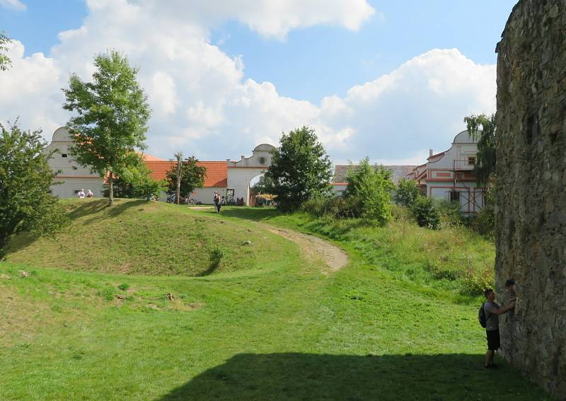 V sobotu 4. září Barokní dvůr pořádal již posedmé dožínkové slavnosti. V pestrém programu si vybrali děti i dospělí.