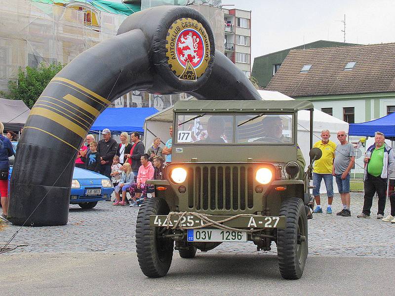 V sobotu 20. srpna odstartoval z náměstí TGM ve Veselí nad Lužnicí již 11. ročník závodů veteránů Selské baroko. Déšť nebyl pro účastníky žádnou překážkou.