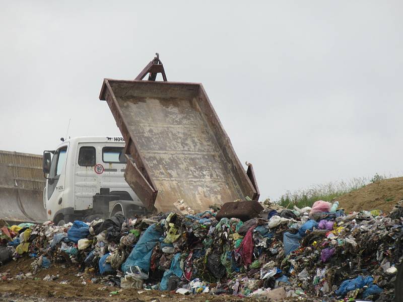 Rozloha plochy určené ke skládkování v zařízení Želeč nyní činí 128 000 metrů čtverečních. Skládka je vybavena dvěma kompaktory a recyklačními plochami na dřevo, pneumatiky, sutě a sklo.