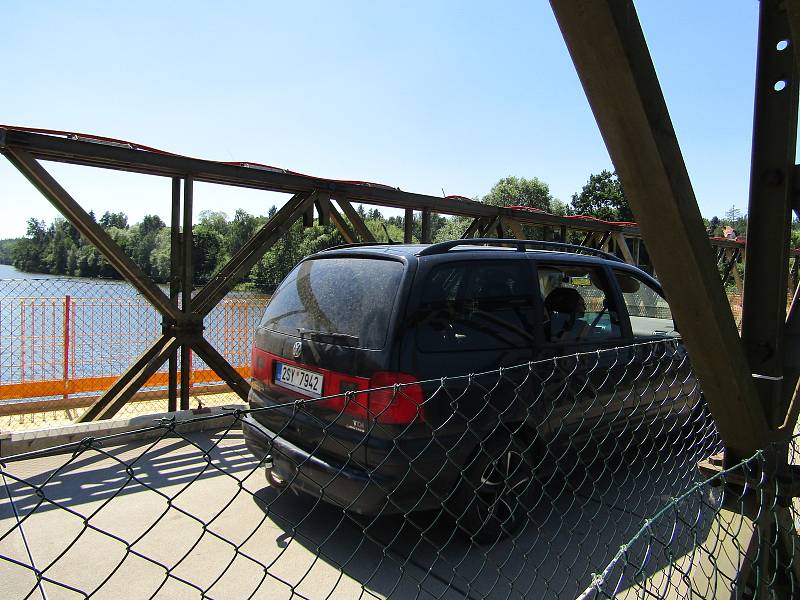 V pondělí 25. července byl zprovozněn provizorní most v Plané nad Lužnicí a uzavřen velký plánský most přes řeku Lužnici.