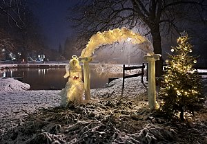 Slavnostní otevření andělské vesničky Nové Dvory a rozsvícení vánoční stromu se konalo v sobotu 25. listopadu v podvečer.