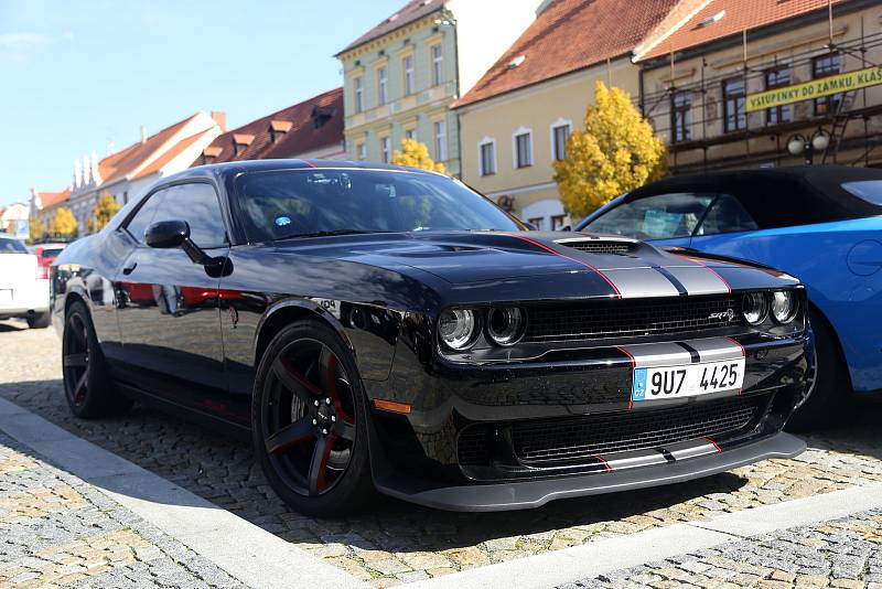 Příspěvky věnovali řidiči, návštěvníci i další organizace. Kolona automobilů vyjela v neděli 13. října ráno z Tábora do Bechyně a odpoledne se představila na Žižkově náměstí.