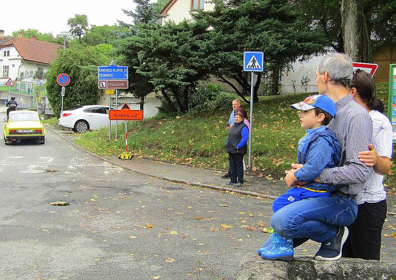 Sedmý ročník srazu veteránů v Chýnově se uskutečnil v neděli 21. srpna. Na prostranství před základní školu dorazilo na 130 historických vozů a motocyklů, posádky se potom vydaly na vyjížďku se zastávkou v centru Soběslavi.