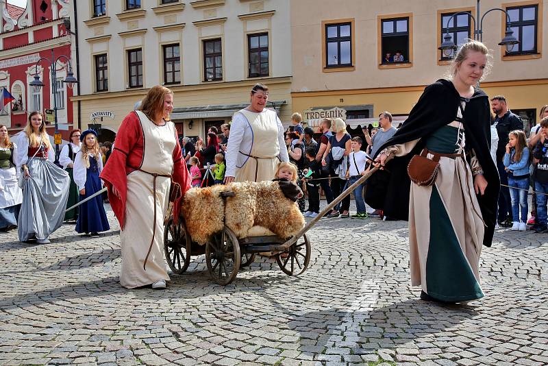 Táborská setkání 2019 - slavnostní průvod.