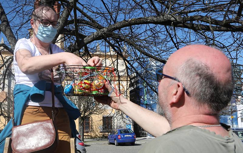 Místní ve Veselí nad Lužnicí mohli ozdobit lípu svobody a kochat se obřími dekoracemi.