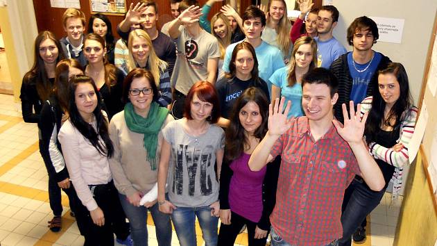 OCENĚNÍ. Šestatřicet studentů z táborské obchodní akademie se zapojilo do mezinárodního projektu Bell.  V březnu zástupci školy převezmou v Lisabonu cenu za podporu Fair  trade.