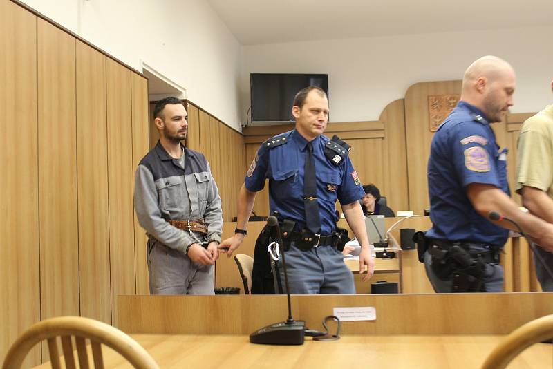 Filip Vondrák ani tentokrát u soudu nevypovídal. Po rozsudku se vzdal práva na odvolání a svůj trest přijal.