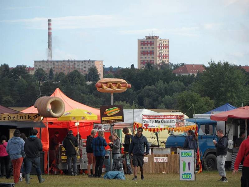 Pořadatelé festivalu Mighty Sounds oznámili, že 16. ročník přesunutý z letošního roku se uskuteční v termínu od 9. do 11. července 2021 na táborském letišti.