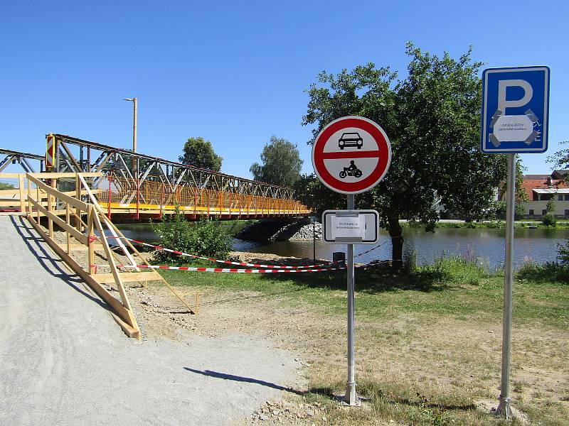 V pondělí 25. července byl zprovozněn provizorní most v Plané nad Lužnicí a uzavřen velký plánský most přes řeku Lužnici.