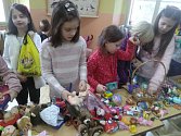 Ve středu 26. února odpoledne připravily děti v družině ZŠ Mikuláše z Husi bleší trh.