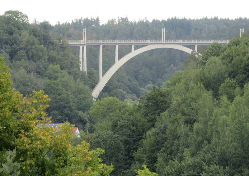 Bechyňský most Duha.