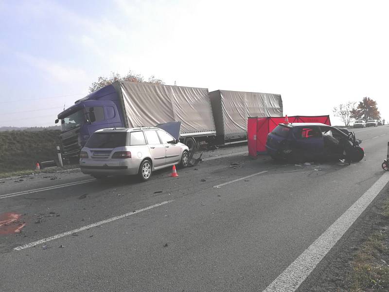 Ve středu ráno se mezi Táborem a Milevskem, konkrétně v katastru Hodušín srazila čtyři auta. Řidi