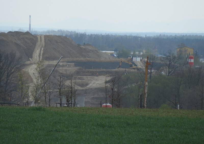 Od zahájení výstavby devítikilometrové přeložky uplynulo šest měsíců. Pandemie koronaviru se na stavebním ruchu dle Správy železnic nepodepsala.