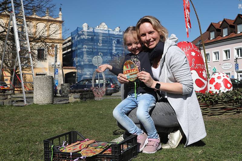 Místní ve Veselí nad Lužnicí mohli ozdobit lípu svobody a kochat se obřími dekoracemi.