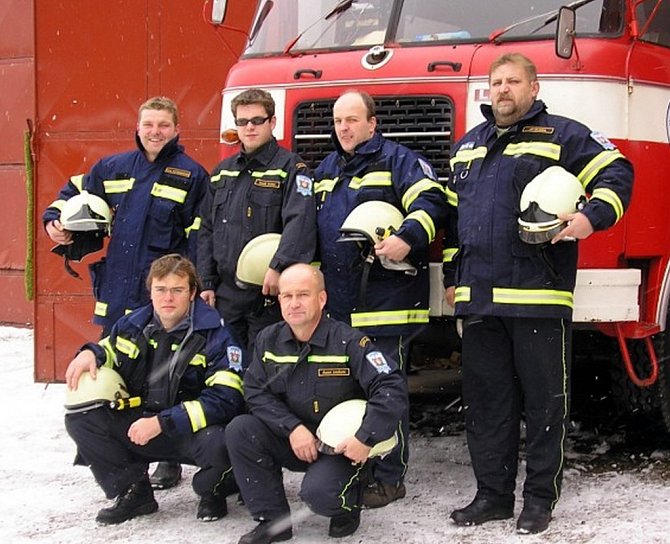 ASISTUJÍ U NEHOD. Sbor dobrovolných hasičů Tučapy má zásahovou jednotku, která pomáhá profesionálům.