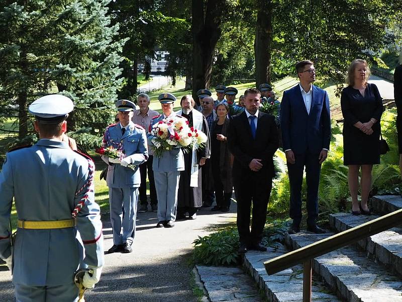 Lidé se poklonili památce prezidenta Edvarda Beneše