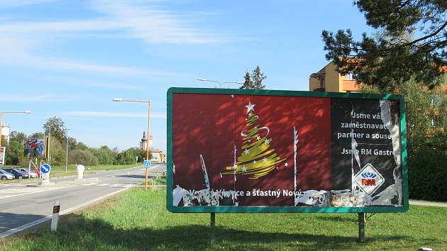 Ve Veselí nad Lužnicí na Budějovické ulici na sídlišti U Zastávky někdo poničil předvolební billboard s hejtmankou.